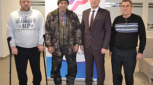 Трое костромичей, пострадавших на производстве, получили от регионального Отделения Соцфонда новые адаптированные автомобили