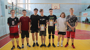 Волейбол среди школьников.