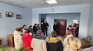 Юные инспекторы дорожного движения побывали в гостях у Макарьевских автополицейских