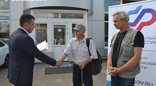 В Отделении СФР по Костромской области вручили новые  автомобили двум костромичам, пострадавшим на производстве